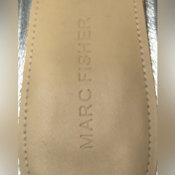 Marc Fisher Silver Textured Leather Block Heel Sandals Size 10 - Picture 2 of 12